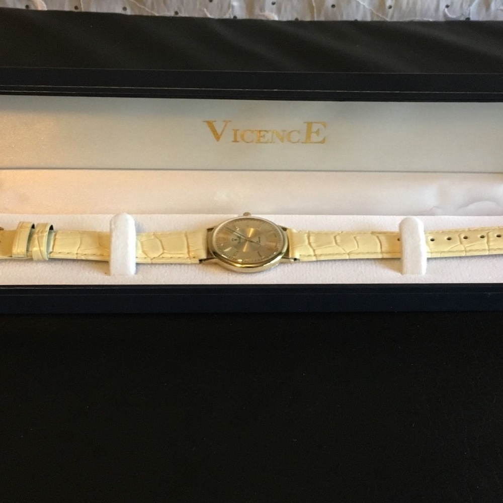 14K Solid Yellow Gold Case Round Dial Wrist Watch